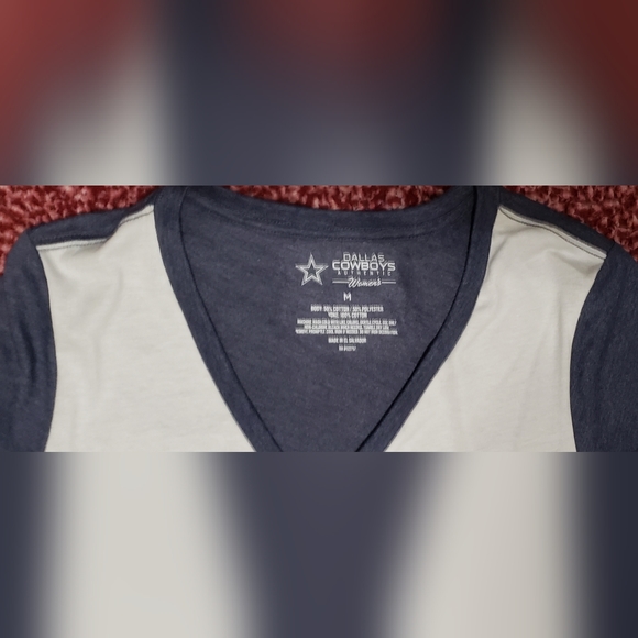 WOMEN'S DALLAS COWBOYS "Coralia" Glitter V-Neck T-Shirt (S, M, L, XL, 2X… - Picture 3 of 5